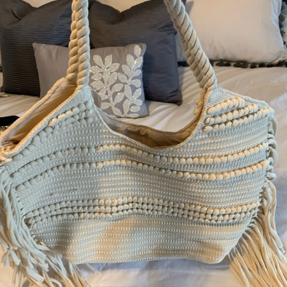 H&M canvas casual/beach hand bag nwt in cream color